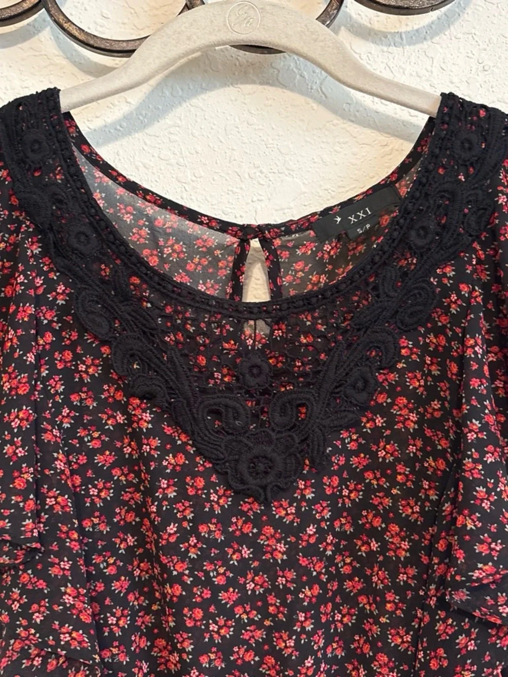 Y2K Forever21 Red and Black Floral Ruffled Whimsigoth Top❤️ - Picture 3 of 5